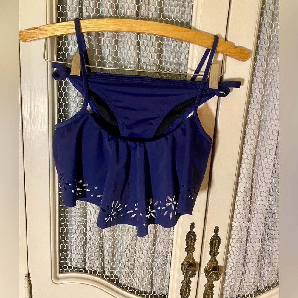 Reef Women’s Size Small Navy Blue Ruffle Laser Cut Bikini Top & Matching Bottom